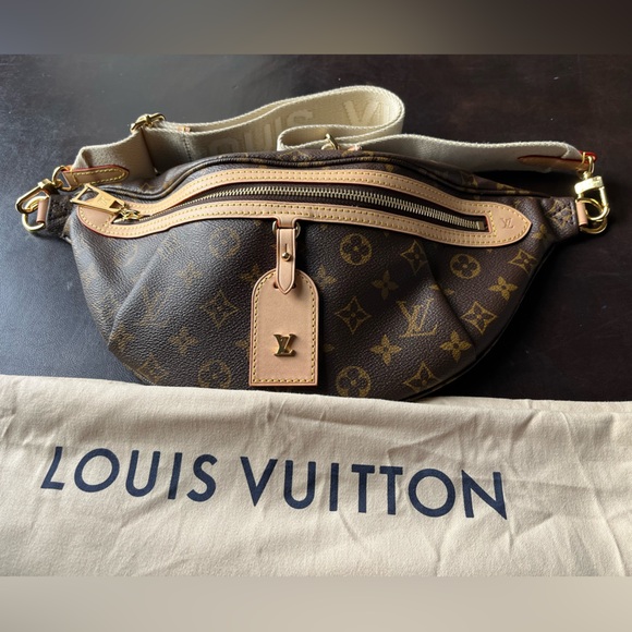 NEW AUTHENTIC Louis Vuitton High Rise Bum Bag - Picture 1 of 5